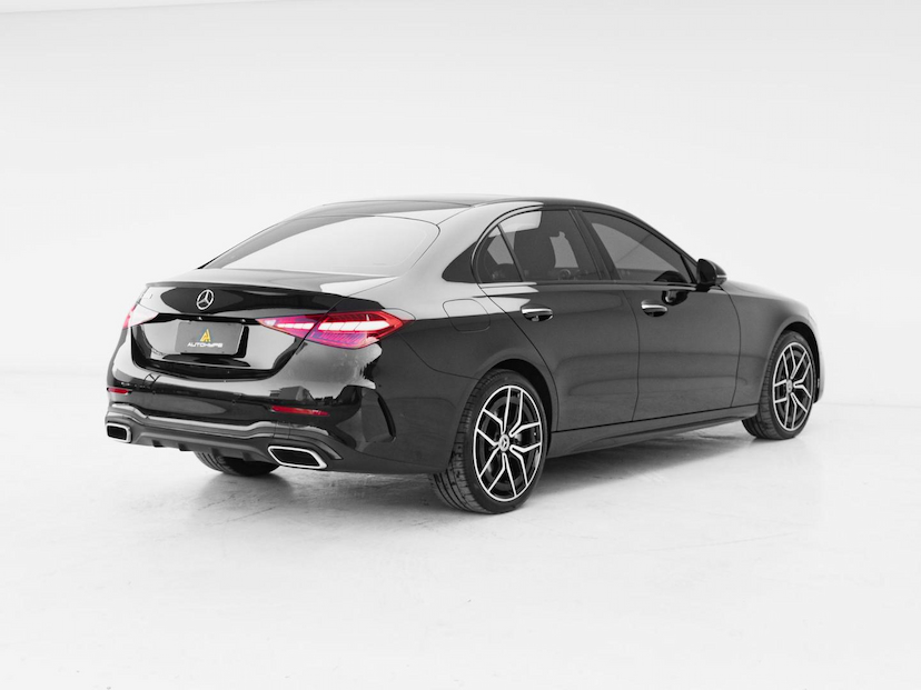 Foto do veículo MERCEDES-BENZ C 300 C300 AMG LINE 2025 15.475 KM 359.000,00