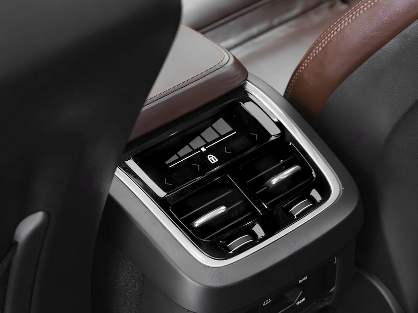 Foto do veículo VOLVO XC90  T6 MOMENTUM 2019 102.296 KM 179.800,00
