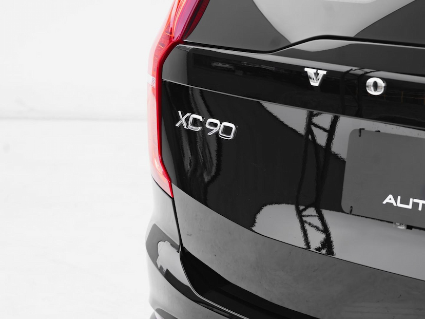 Foto do veículo VOLVO XC90  T6 MOMENTUM 2019 102.296 KM 179.800,00