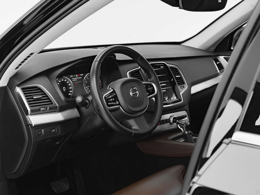 Foto do veículo VOLVO XC90  T6 MOMENTUM 2019 102.296 KM 179.800,00