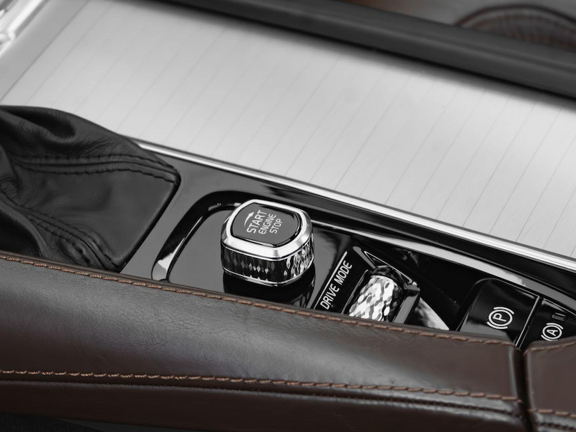 Foto do veículo VOLVO XC90  T6 MOMENTUM 2019 102.296 KM 179.800,00