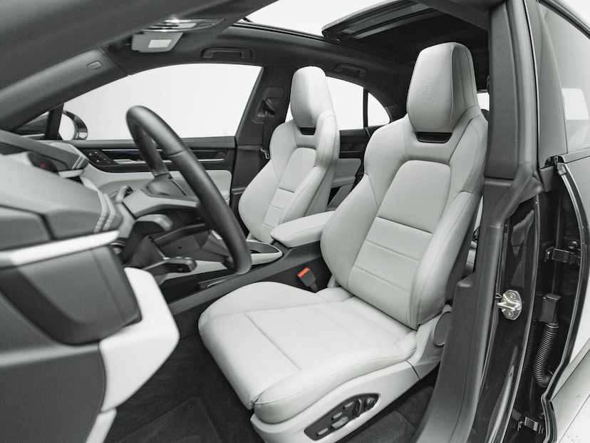 Foto do veículo PORSCHE MACAN  E4S 2025 3.815 KM 638.500,00