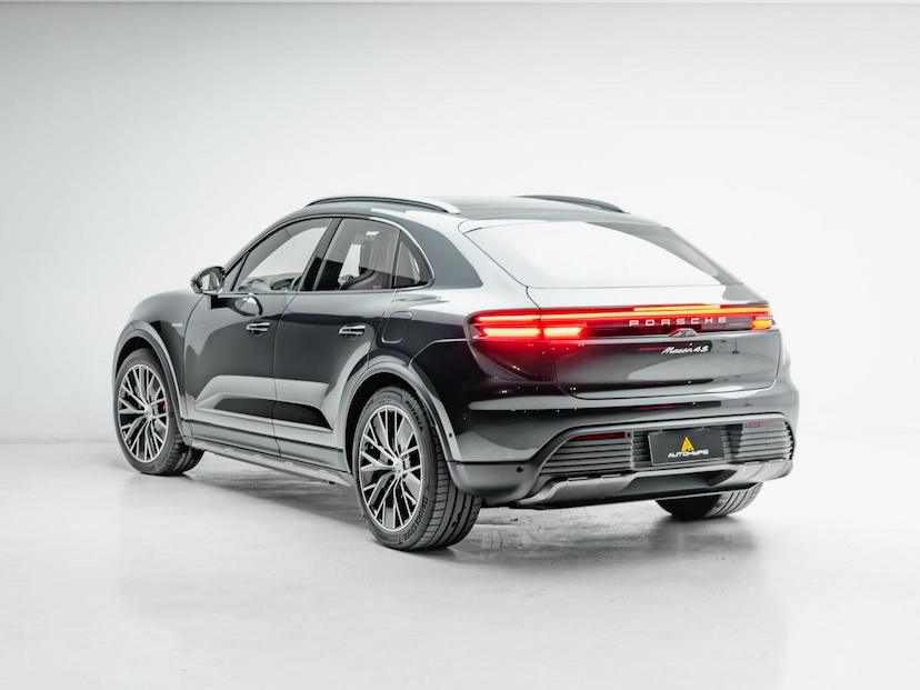 Foto do veículo PORSCHE MACAN  E4S 2025 3.815 KM 638.500,00