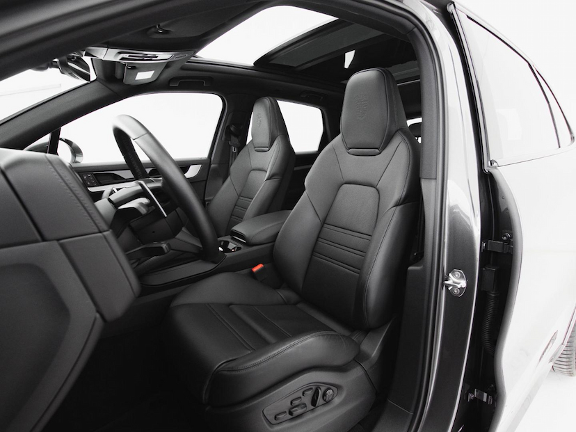 Foto do veículo PORSCHE CAYENNE  S PHEV 2024 15.682 KM 700.000,00