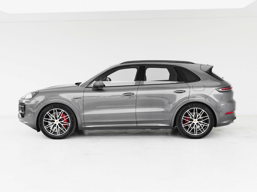 Foto do veículo PORSCHE CAYENNE  S PHEV 2024 15.682 KM 700.000,00