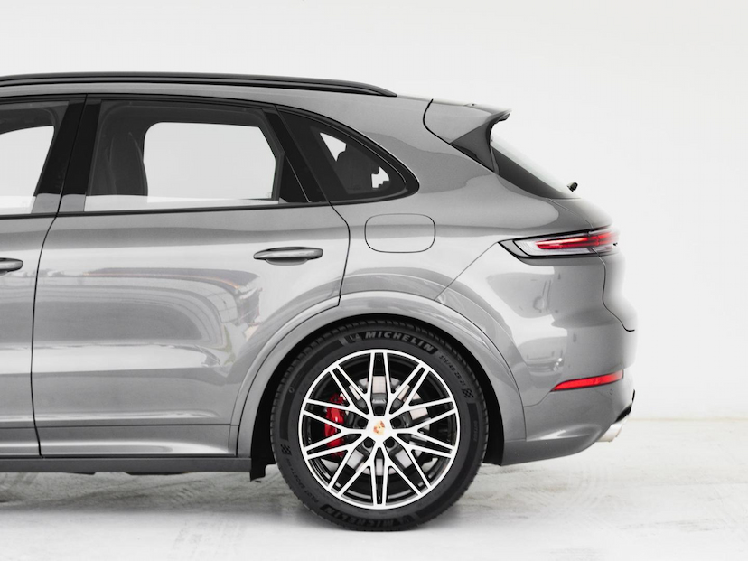 Foto do veículo PORSCHE CAYENNE  S PHEV 2024 15.682 KM 700.000,00