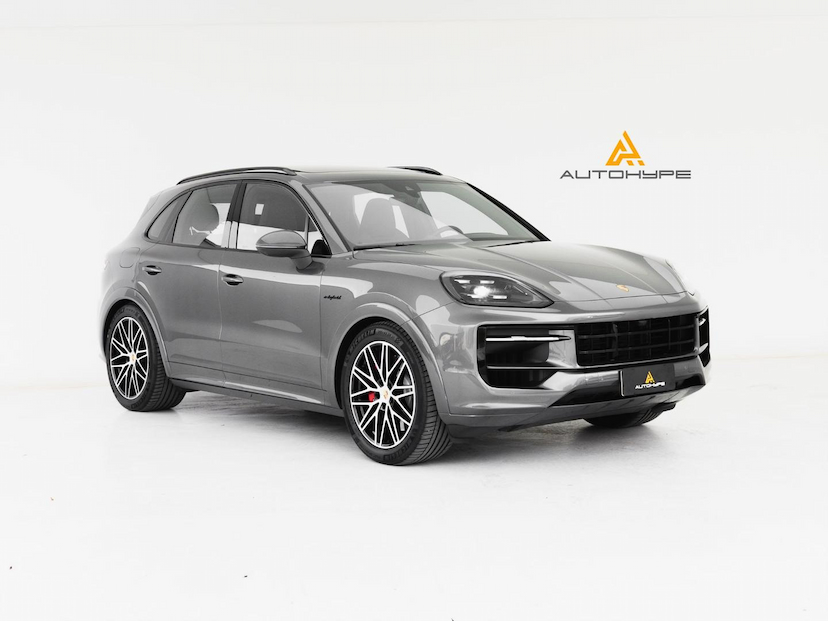 Foto do veículo PORSCHE CAYENNE  S PHEV 2024 15.682 KM 700.000,00