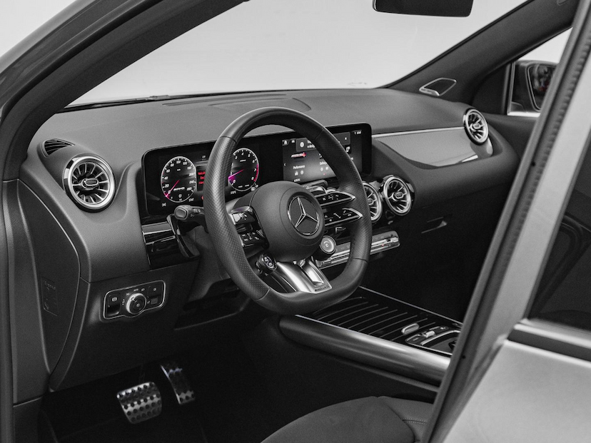 Foto do veículo MERCEDES-BENZ GLA 35 AMG 4 MATIC 2025 12.142 KM 389.000,00
