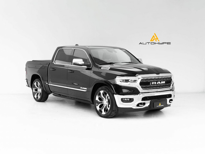 Foto do veículo RAM 1500  LIMITED HEMI 2023 28.630 KM 369.000,00