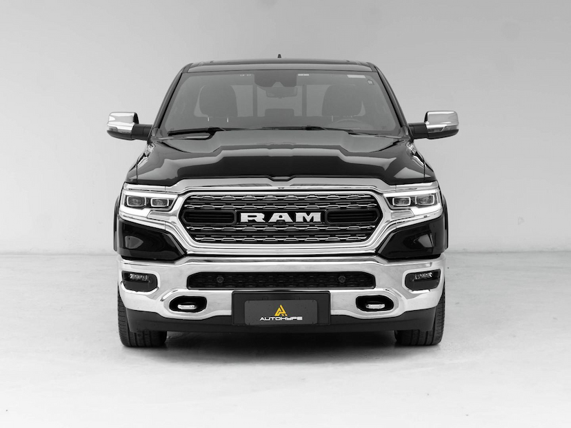 Foto do veículo RAM 1500  LIMITED HEMI 2023 28.630 KM 369.000,00