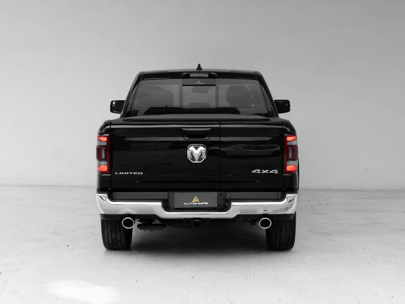 Foto do veículo RAM 1500  LIMITED HEMI 2023 28.630 KM 369.000,00