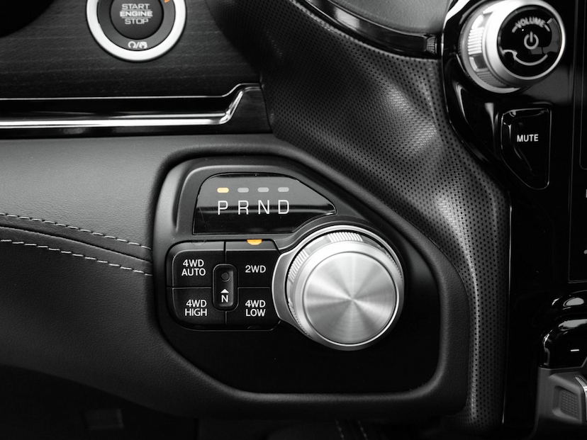 Foto do veículo RAM 1500  LIMITED HEMI 2023 28.630 KM 369.000,00
