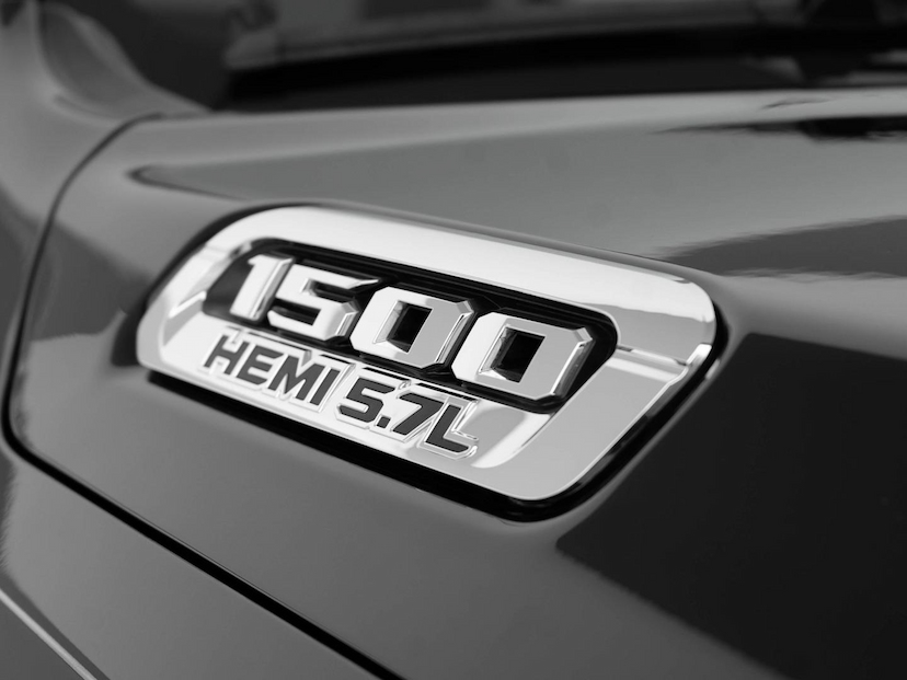 Foto do veículo RAM 1500  LIMITED HEMI 2023 28.630 KM 369.000,00