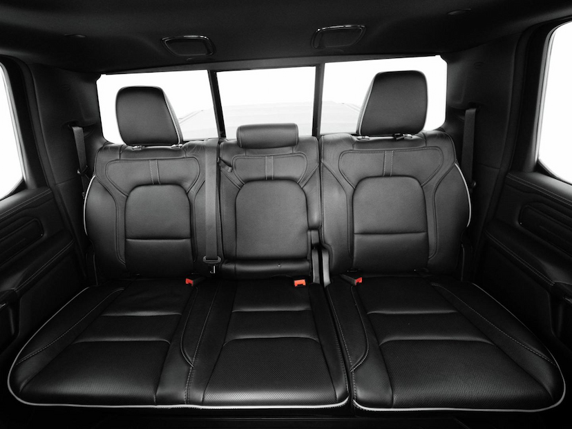 Foto do veículo RAM 1500  LIMITED HEMI 2023 28.630 KM 369.000,00
