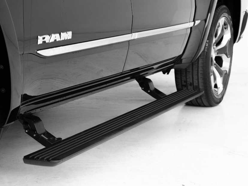 Foto do veículo RAM 1500  LIMITED HEMI 2023 28.630 KM 369.000,00