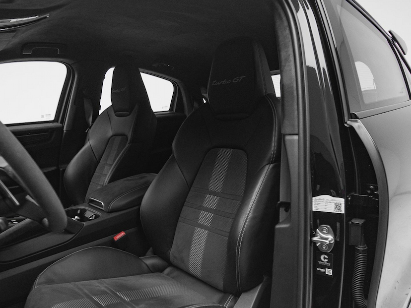 Foto do veículo PORSCHE CAYENNE TURBO GT COUPE 2023 6.671 KM 969.000,00