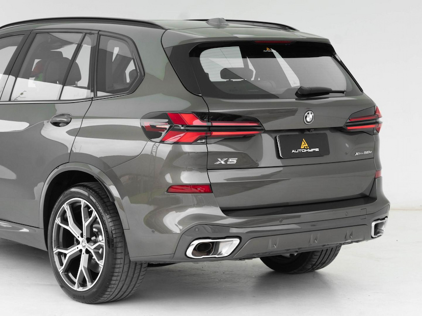 Foto do veículo BMW X5 50E M SPORT 2025 6.502 KM 629.000,00