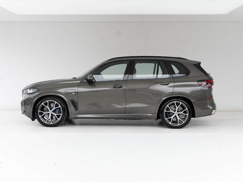 Foto do veículo BMW X5 50E M SPORT 2025 6.502 KM 629.000,00