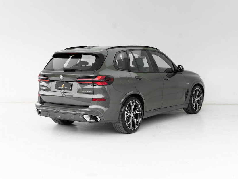 Foto do veículo BMW X5 50E M SPORT 2025 6.502 KM 629.000,00