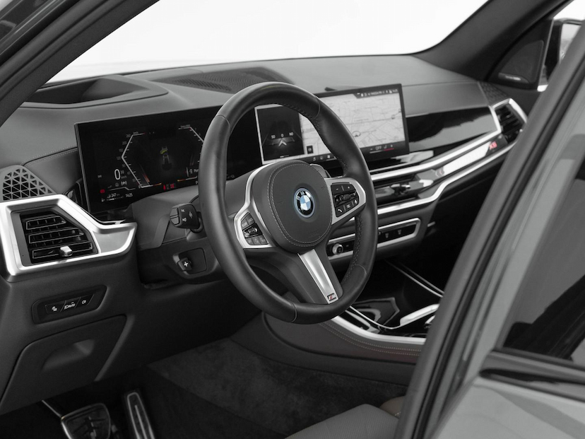Foto do veículo BMW X5 50E M SPORT 2025 6.502 KM 629.000,00