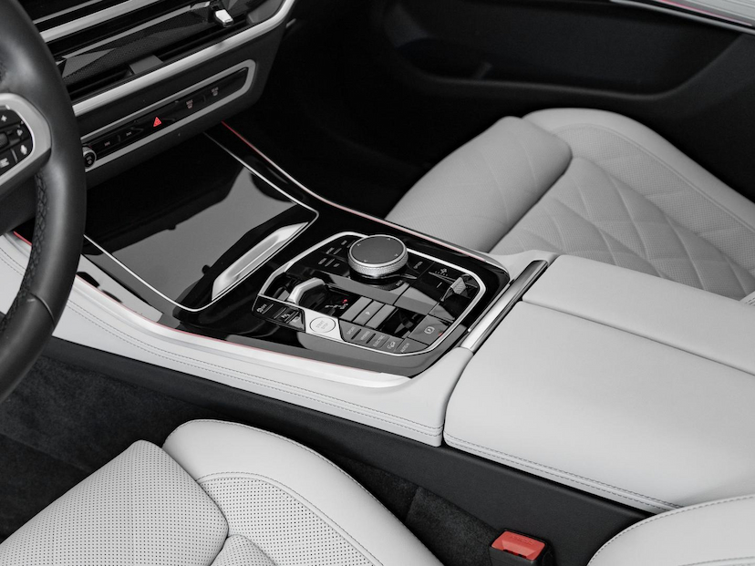 Foto do veículo BMW X5 50E M SPORT 2025 13.336 KM 616.000,00