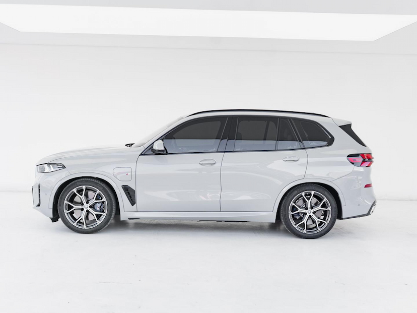 Foto do veículo BMW X5 50E M SPORT 2025 13.336 KM 616.000,00