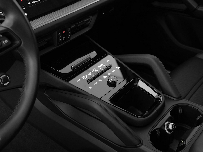 Foto do veículo PORSCHE CAYENNE COUPE E-HYBRID 2024 10.687 KM 849.000,00