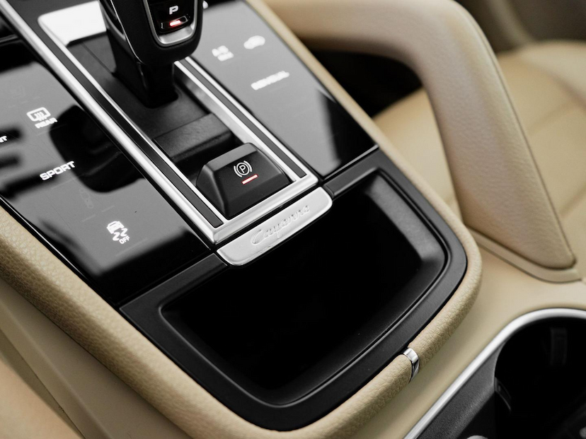 Foto do veículo PORSCHE CAYENNE  V6 2019 51.123 KM 308.900,00