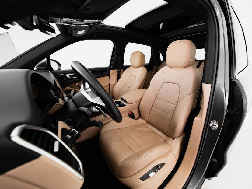 Foto do veículo PORSCHE CAYENNE  V6 2019 51.123 KM 308.900,00