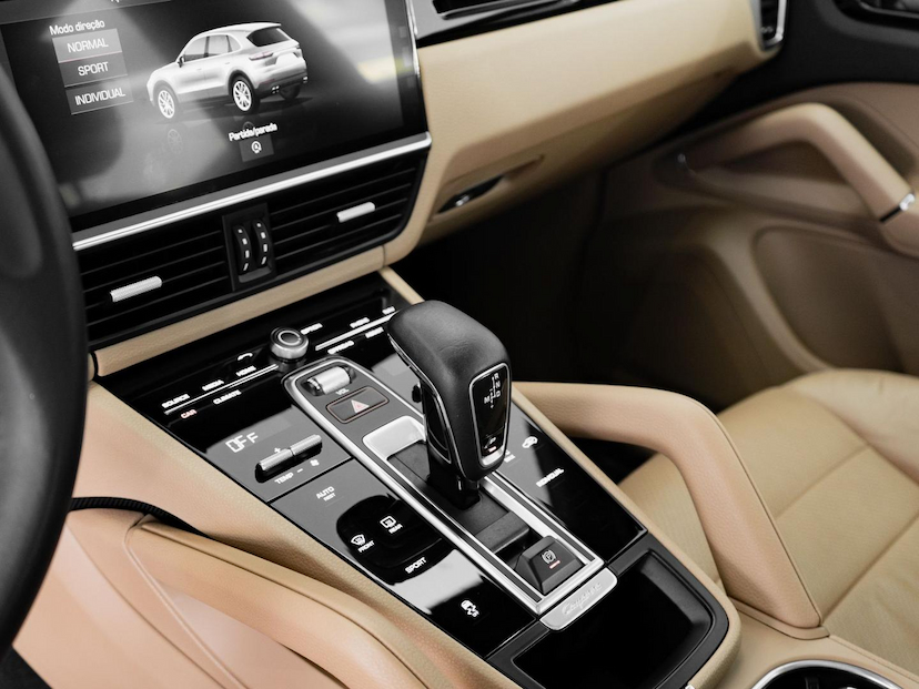 Foto do veículo PORSCHE CAYENNE  V6 2019 51.123 KM 308.900,00