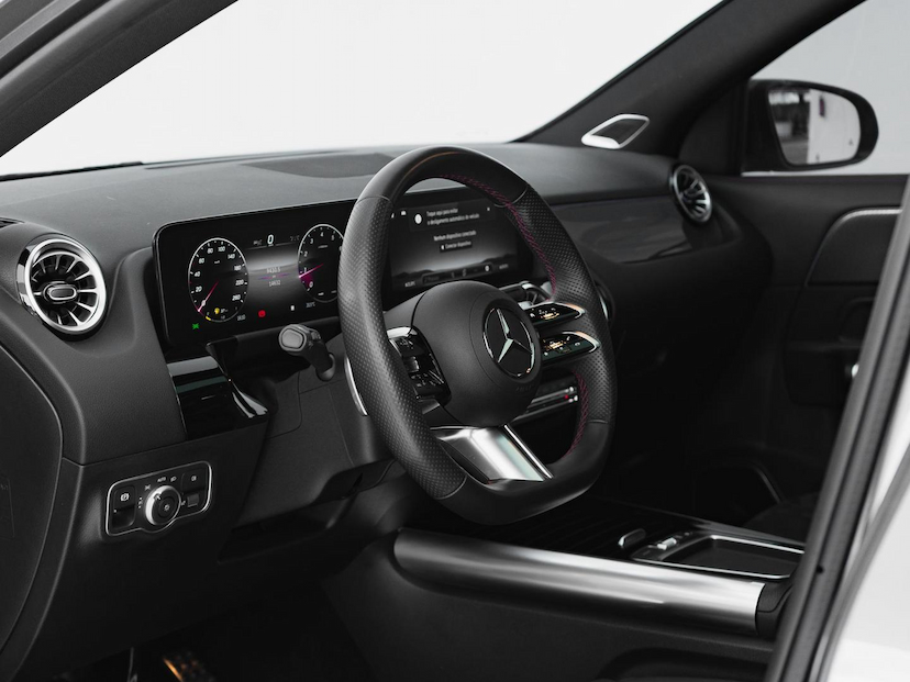 Foto do veículo MERCEDES-BENZ GLA 200 GLA200 AMG LINE 2025 14.631 KM 279.000,00