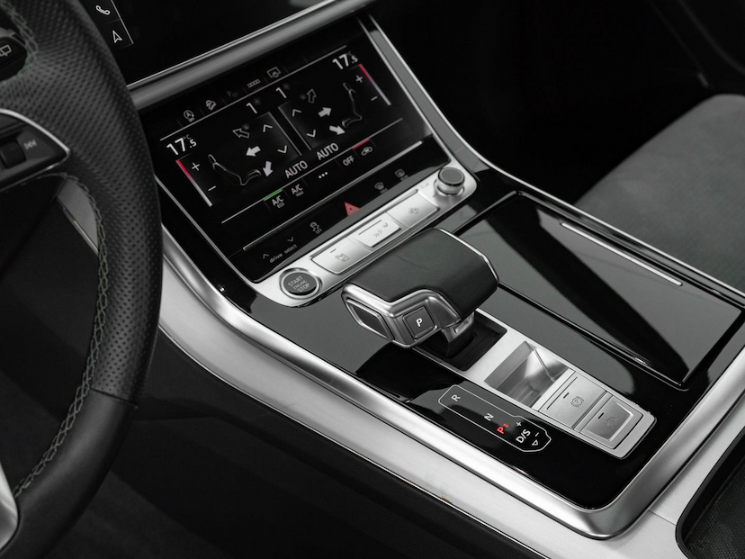 Foto do veículo AUDI Q8  SB HIBRIDO 2023 36.706 KM 399.000,00