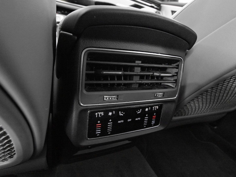 Foto do veículo AUDI Q8  SB HIBRIDO 2023 36.706 KM 399.000,00