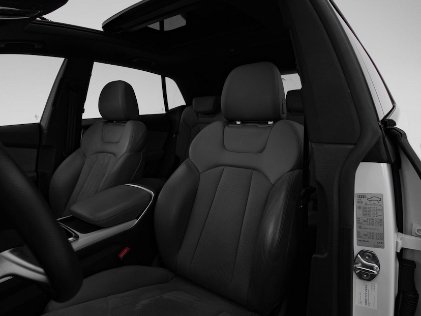 Foto do veículo AUDI Q8  SB HIBRIDO 2023 36.706 KM 399.000,00