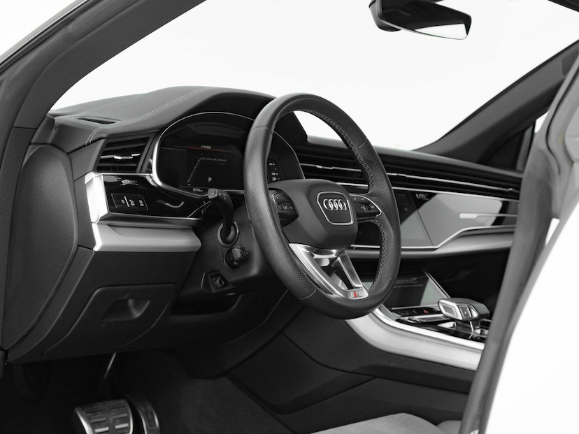 Foto do veículo AUDI Q8  SB HIBRIDO 2023 36.706 KM 399.000,00