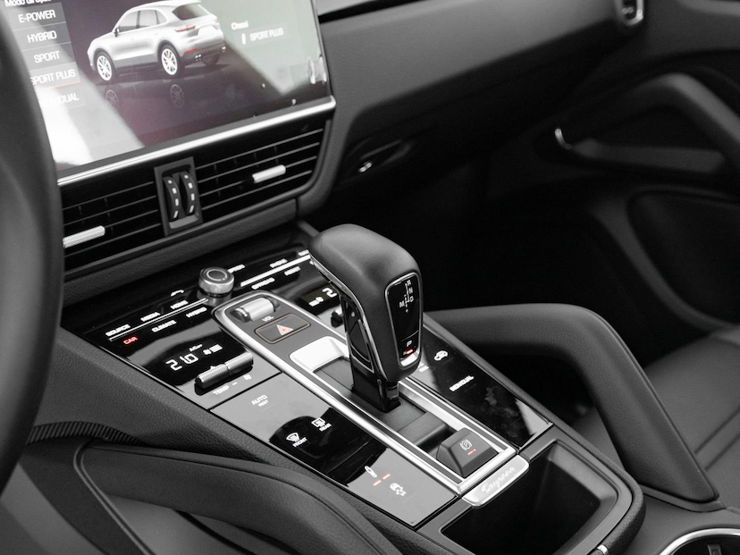 Foto do veículo PORSCHE CAYENNE  PHEV 2021 21.947 KM 459.000,00