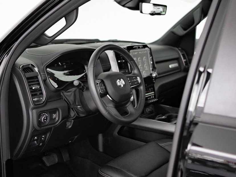 Foto do veículo RAM 1500  REBEL HEMI CC 2024 7.154 KM 369.000,00