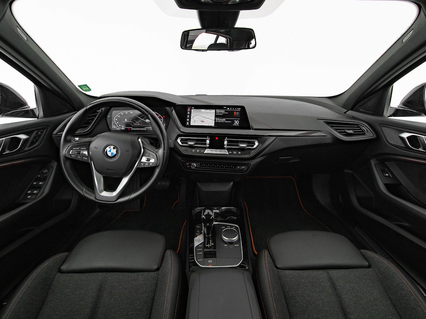 Foto do veículo BMW 118I  SPORT 1.5 TB 12V 2023 28.976 KM 179.000,00