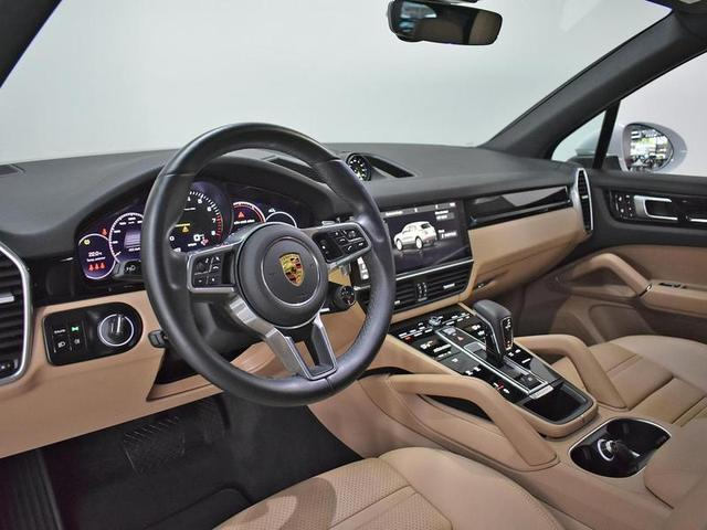 Foto do veículo PORSCHE CAYENNE  3.0 V6 462CV (HIBRIDO) 2021 25.202 KM 565.000,00