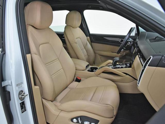 Foto do veículo PORSCHE CAYENNE  3.0 V6 462CV (HIBRIDO) 2021 25.202 KM 565.000,00