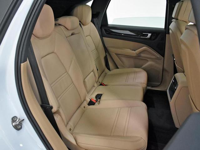 Foto do veículo PORSCHE CAYENNE  3.0 V6 462CV (HIBRIDO) 2021 25.202 KM 565.000,00