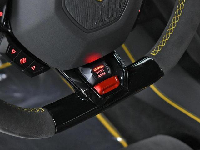 Foto do veículo LAMBORGHINI HURACAN  TECNICA COUPE LP 640-2 2023 90 KM 4.300.000,00