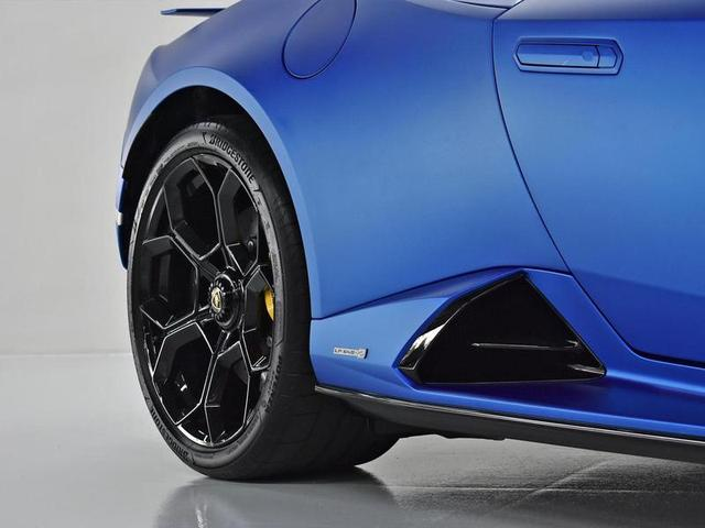 Foto do veículo LAMBORGHINI HURACAN  TECNICA COUPE LP 640-2 2023 90 KM 4.300.000,00