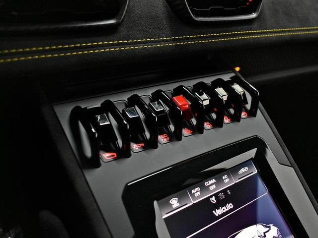 Foto do veículo LAMBORGHINI HURACAN  TECNICA COUPE LP 640-2 2023 90 KM 4.300.000,00