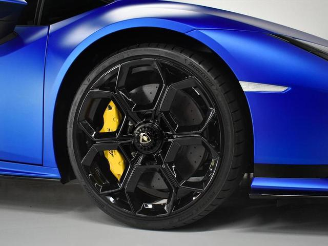 Foto do veículo LAMBORGHINI HURACAN  TECNICA COUPE LP 640-2 2023 90 KM 4.300.000,00