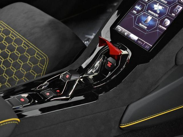 Foto do veículo LAMBORGHINI HURACAN  TECNICA COUPE LP 640-2 2023 90 KM 4.300.000,00