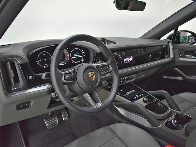 Foto do veículo PORSCHE CAYENNE  S COUPE 4.0 V8 474CV 2024 4.099 KM 1.070.000,00