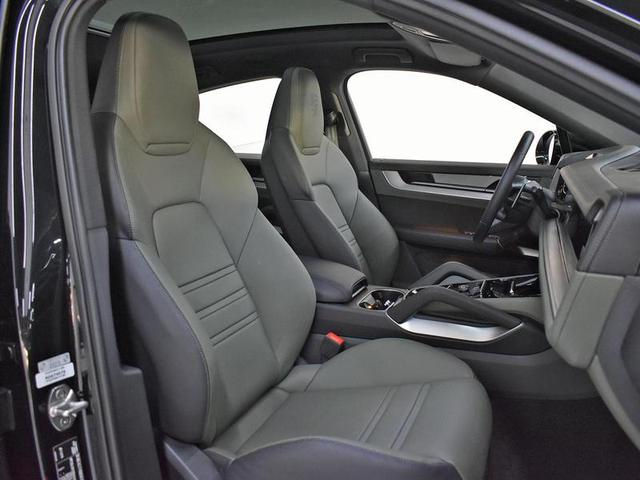 Foto do veículo PORSCHE CAYENNE  S COUPE 4.0 V8 474CV 2024 4.099 KM 1.070.000,00