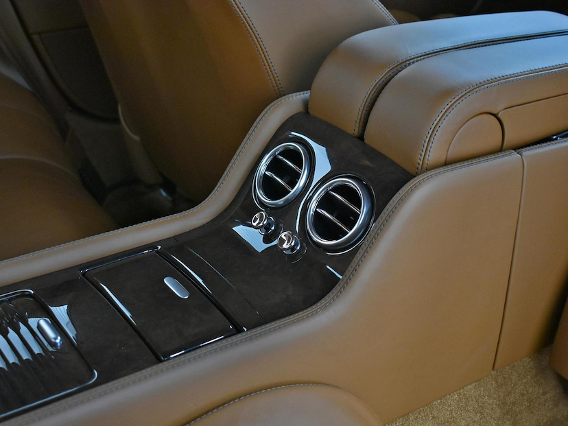 Foto do veículo BENTLEY CONTINENTAL  GT 6.0 W-12 BI-TB 2P 2013 5.121 KM 1.180.000,00