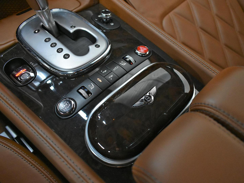 Foto do veículo BENTLEY CONTINENTAL  GT 6.0 W-12 BI-TB 2P 2013 5.121 KM 1.180.000,00
